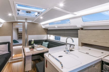 interior-rental-boat
